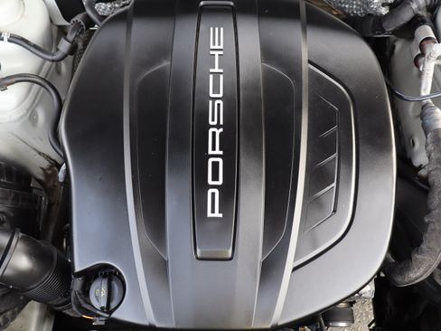 Used 2018 Porsche Macan Sport Edition image 26