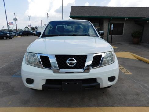 Used 2018 Nissan Frontier 2WD Crew Cab image 3