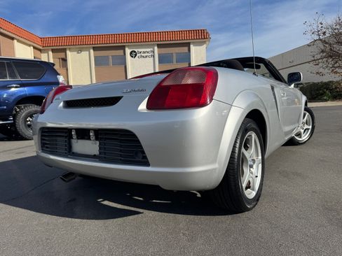 Used 2002 Toyota MR2 Spyder image 9