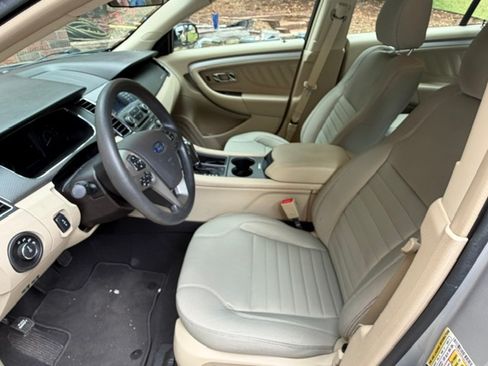 Used 2018 Ford Taurus SE FWD image 5