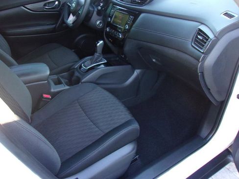 Used 2018 Nissan Rogue S image 16
