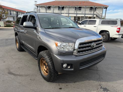 Used 2017 Toyota Sequoia SR5 image 10