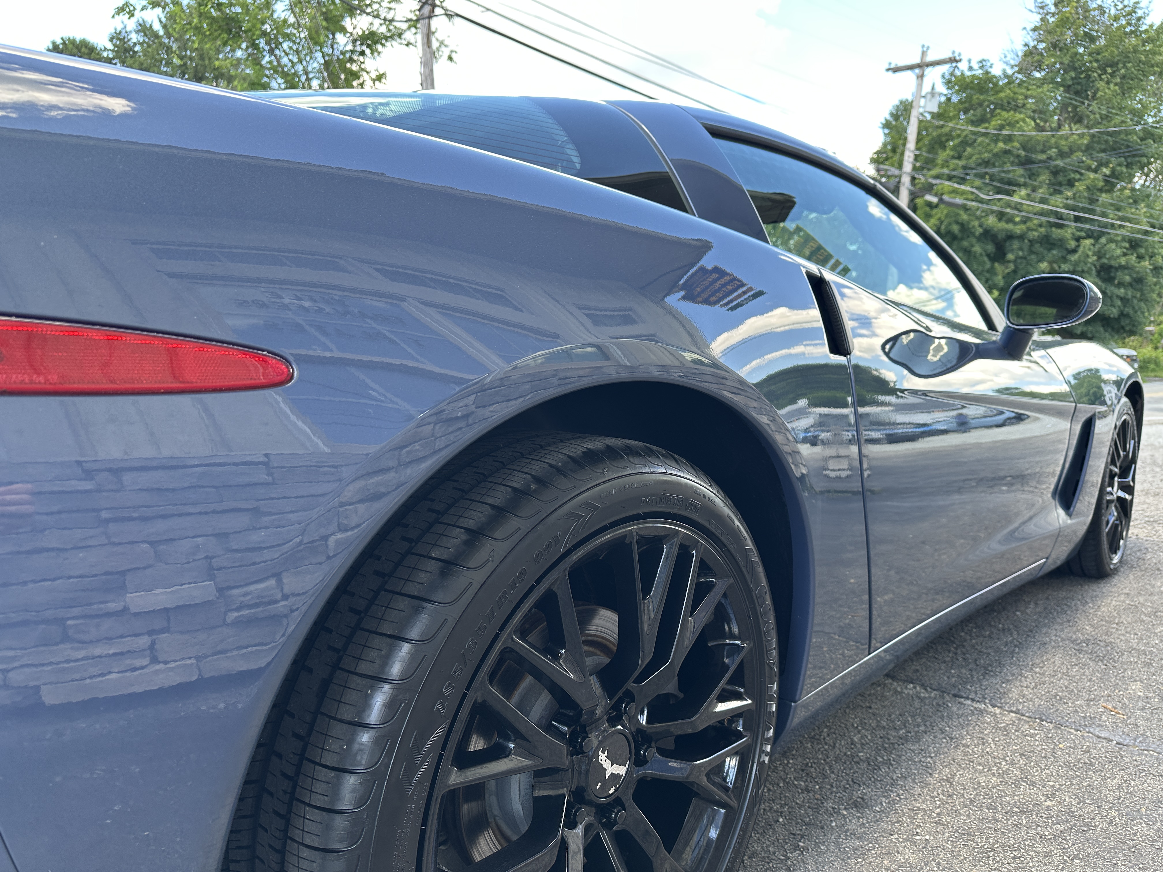Used 2011 Chevrolet Corvette Coupe w/ 2LT RWD image 6