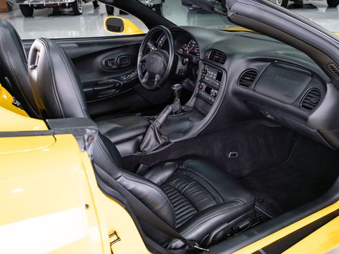 Used 2002 Chevrolet Corvette image 65