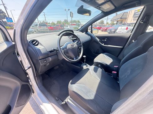 Used 2009 Toyota Yaris 4-Door Hatchback FWD image 17