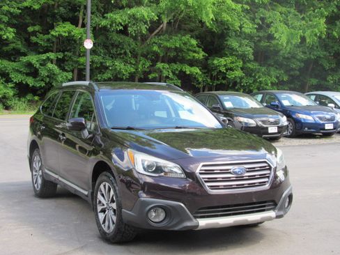 Used 2017 Subaru Outback 3.6R Touring AWD/4WD image 10