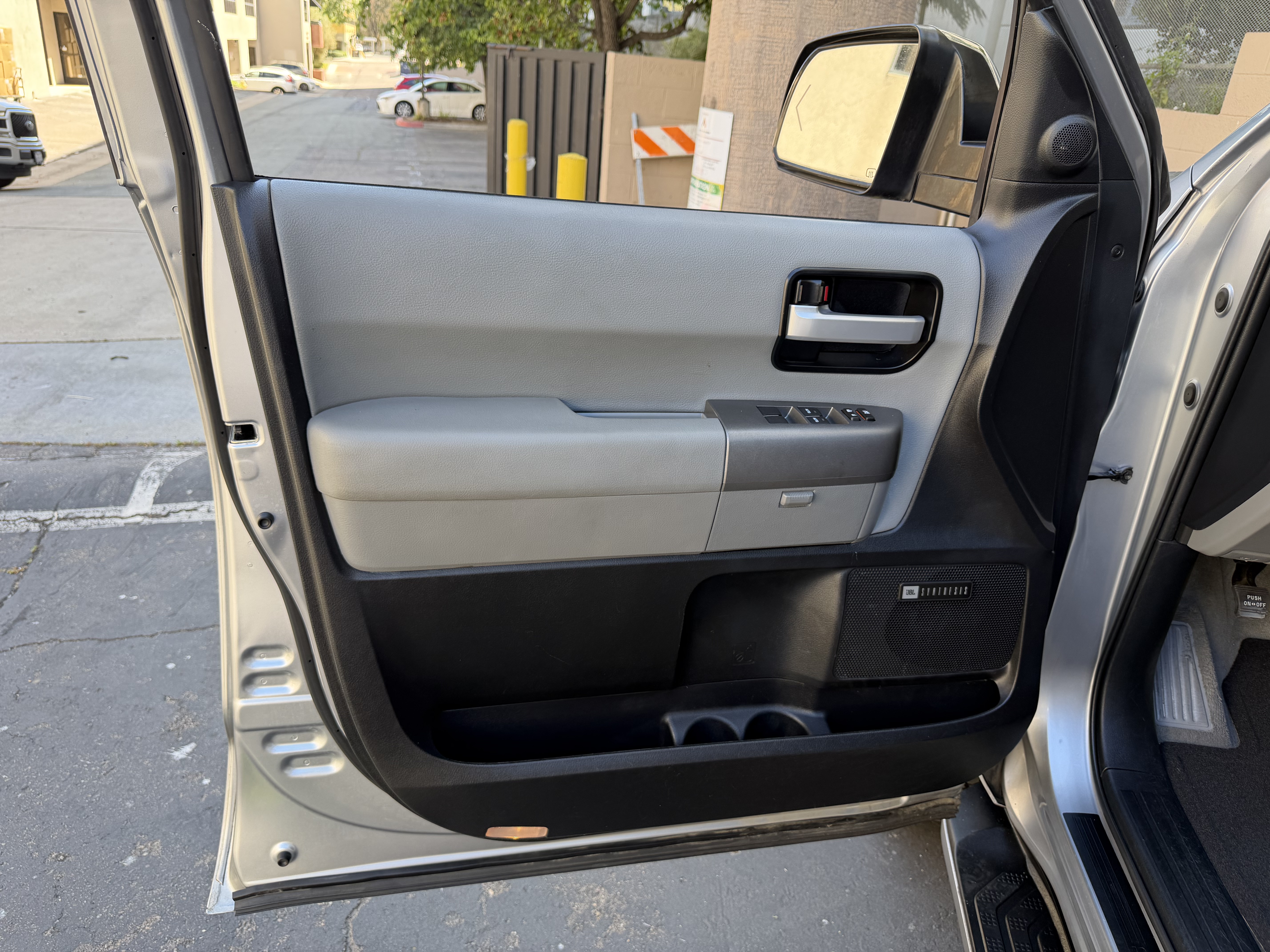 Used 2011 Toyota Sequoia Limited AWD/4WD image 19