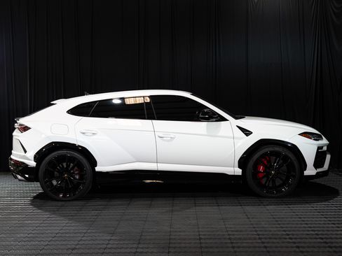 Used 2022 Lamborghini Urus AWD/4WD image 8