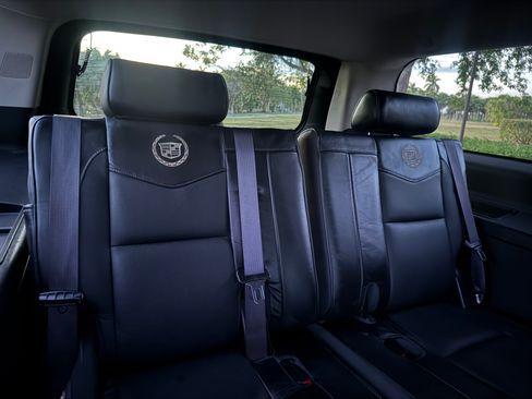 Used 2014 Cadillac Escalade ESV Platinum image 91