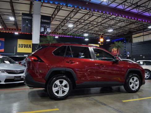 Used 2021 Toyota RAV4 XLE image 8