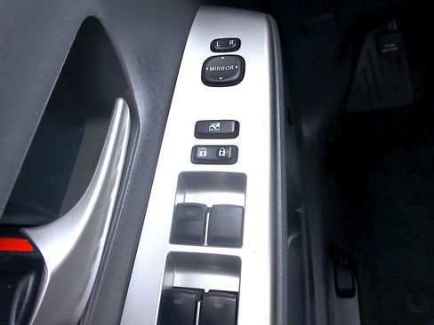 Used 2012 Toyota Prius V Five image 22