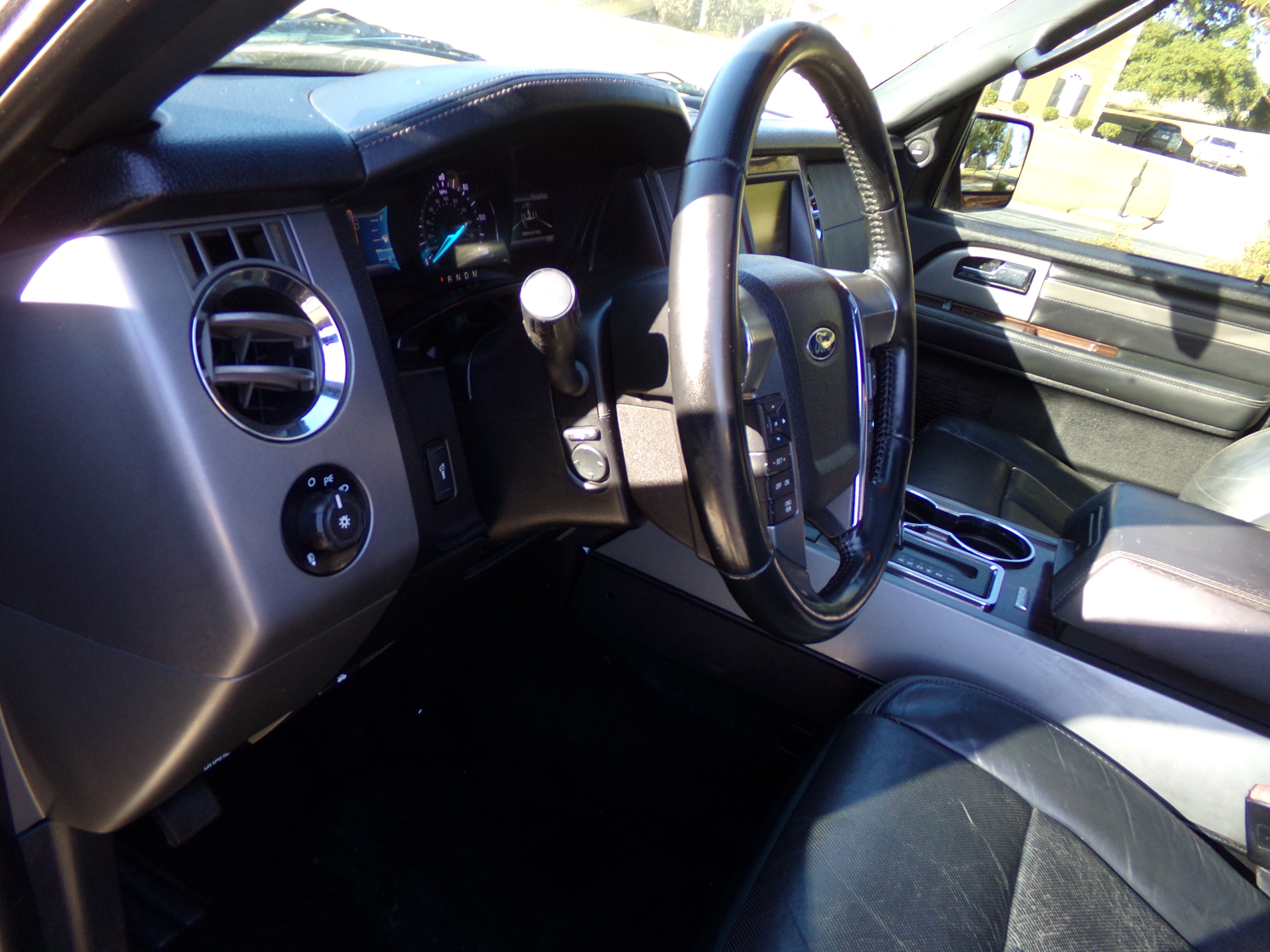 Used 2015 Ford Expedition Platinum AWD/4WD image 11