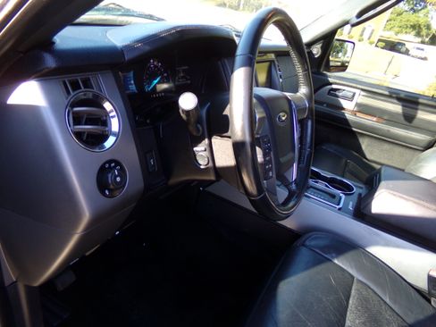 Used 2015 Ford Expedition Platinum image 11