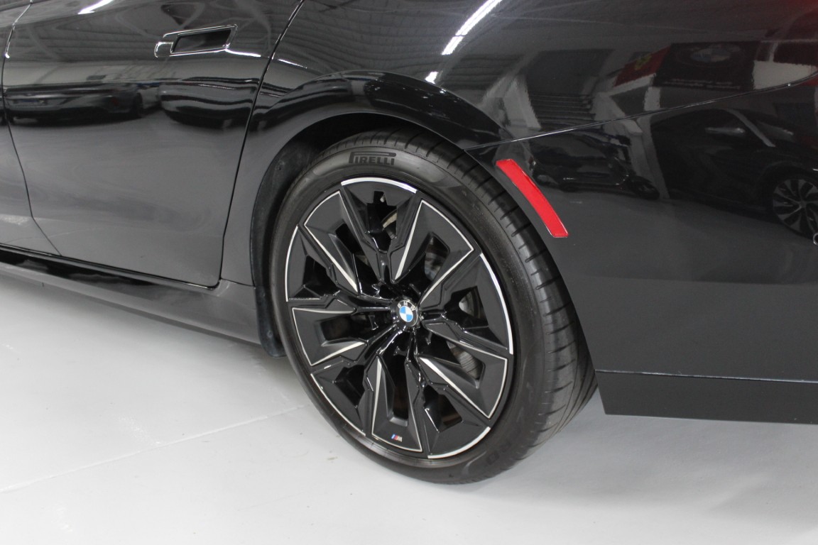 Used 2024 BMW i7 eDrive50 RWD image 12