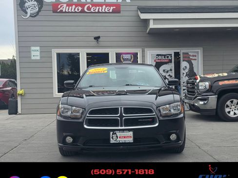 Used 2013 Dodge Charger SXT image 2