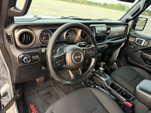 Used 2021 Jeep Gladiator Sport AWD/4WD image 14