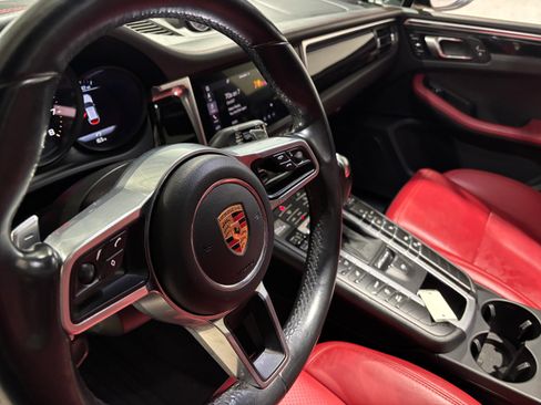 Used 2020 Porsche Macan image 22