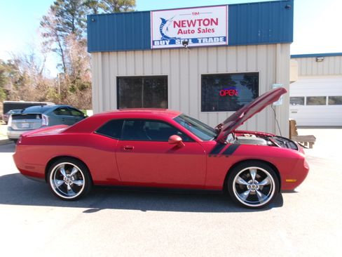 Used 2010 Dodge Challenger R/T image 1