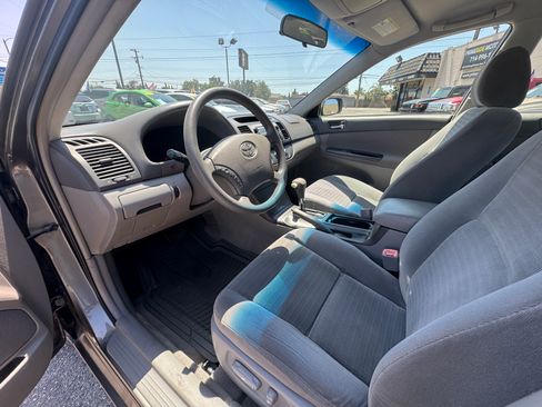 Used 2005 Toyota Camry LE FWD image 16