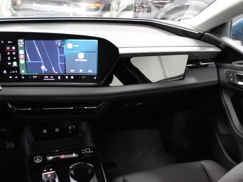 Used 2025 Audi A6 e-tron Premium image 37