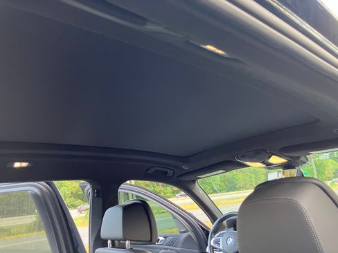 Used 2022 BMW X7 M50i AWD/4WD image 19