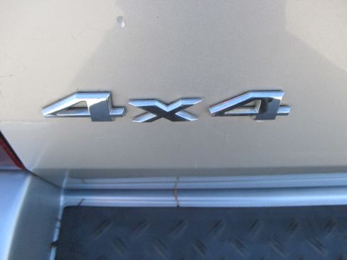 Used 2006 Jeep Commander Sport image 11