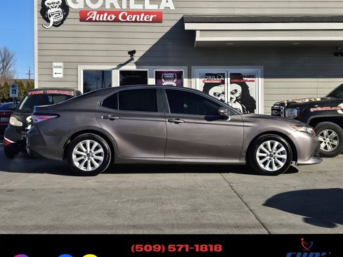 Used 2018 Toyota Camry LE image 8