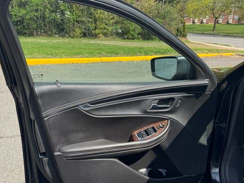 Used 2015 Chevrolet Impala LT image 10