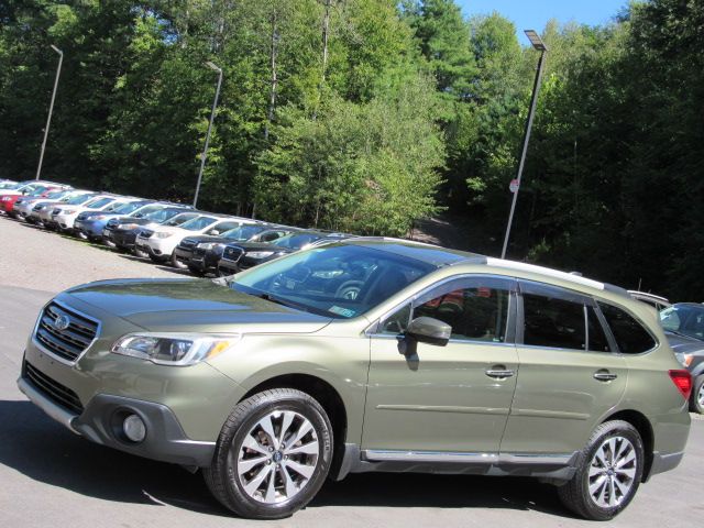 Used 2017 Subaru Outback 2.5i Touring AWD/4WD image 2