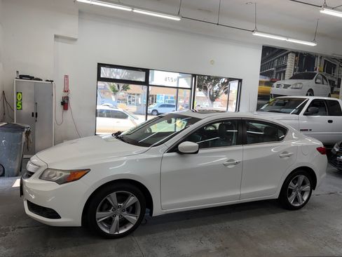 Used 2014 Acura ILX w/ Premium Package FWD image 3