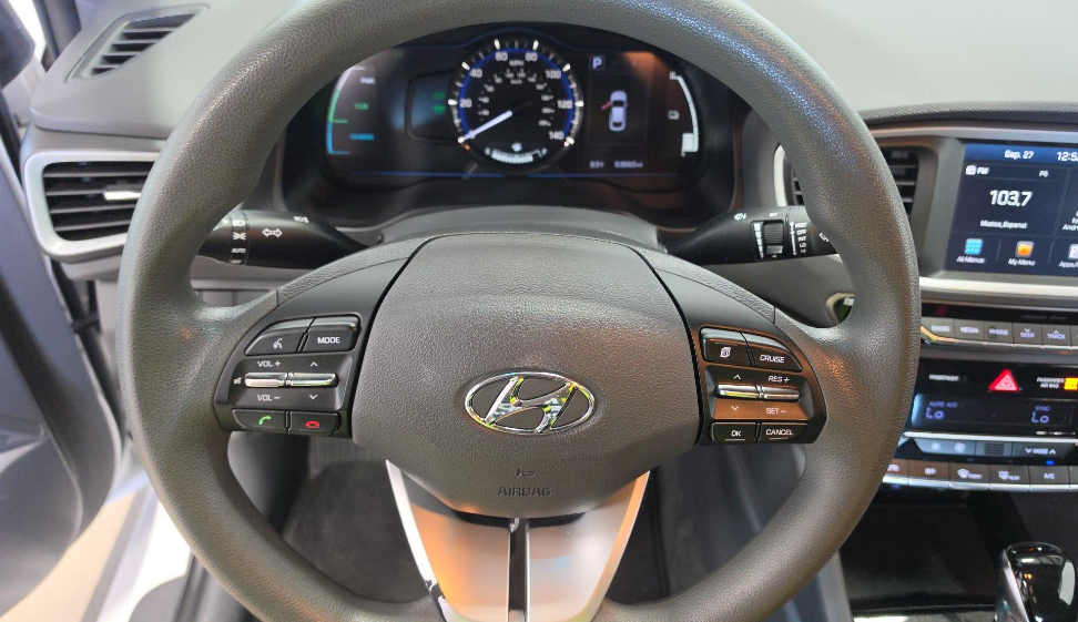 Used 2018 Hyundai Ioniq Hybrid Blue FWD image 8