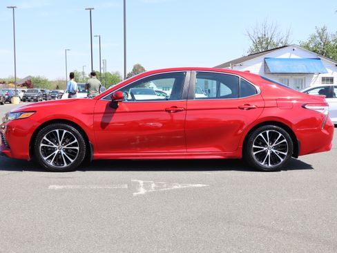 Used 2020 Toyota Camry SE image 5