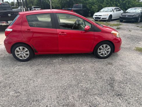 Used 2013 Toyota Yaris 4-Door Hatchback FWD image 6
