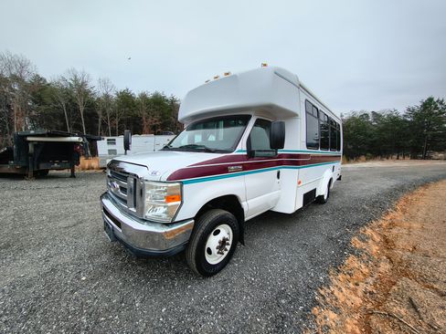 Used 2016 Ford E-350 and Econoline 350 image 1