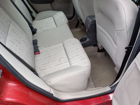 Used 2010 Ford Focus SE image 10