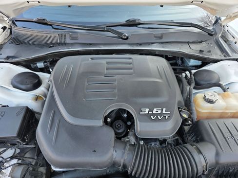 Used 2019 Dodge Charger SXT image 11