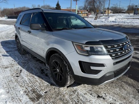 Used 2017 Ford Explorer XL image 1