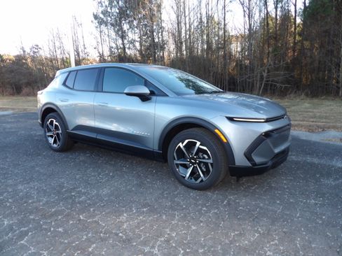 New 2026 Chevrolet Equinox EV LT image 10