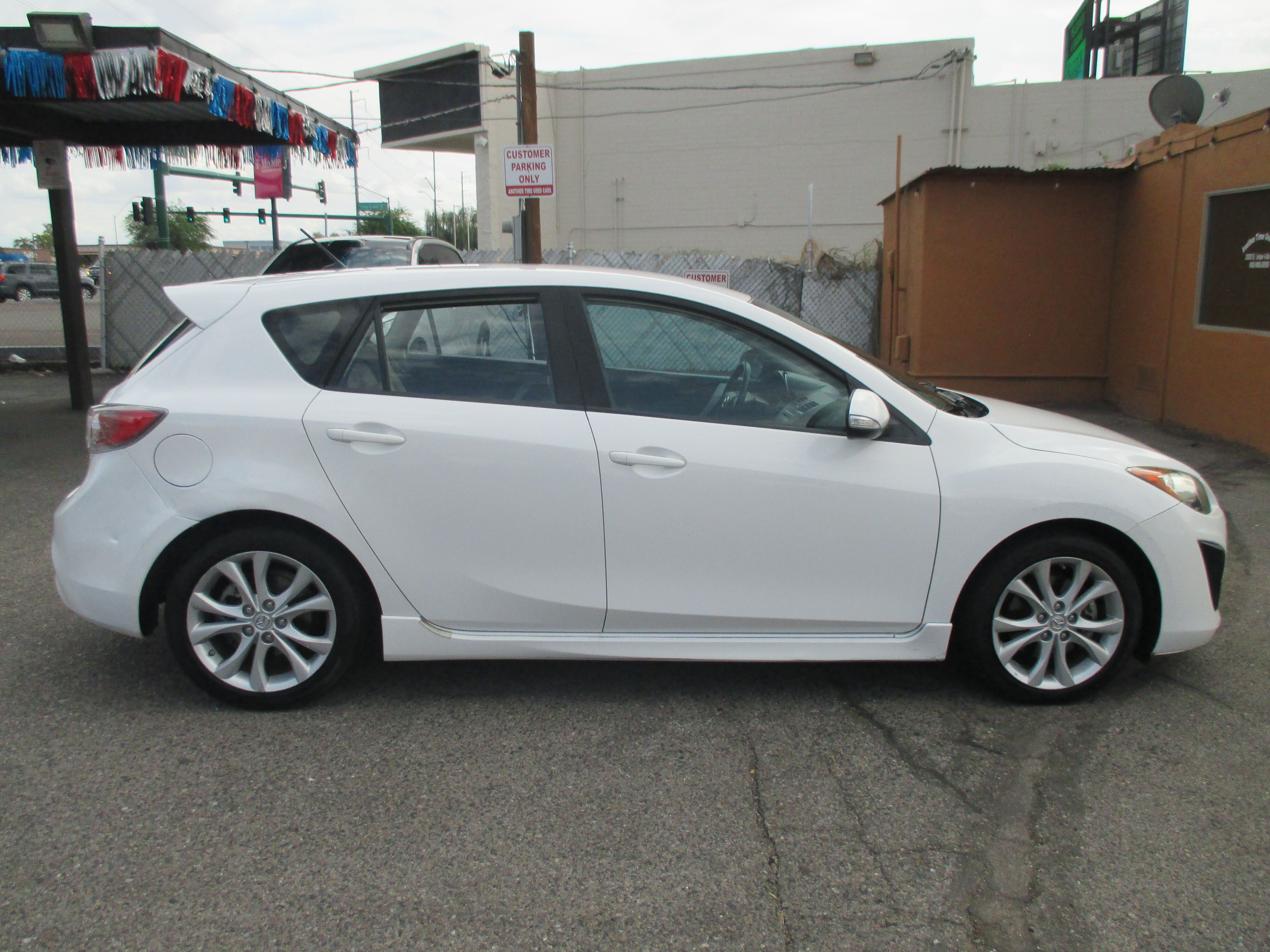 Used 2010 MAZDA MAZDA3 s Hatchback FWD image 2