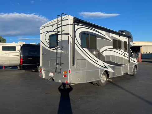 Used 2015 Mercedes-Benz Sprinter 4500 image 2