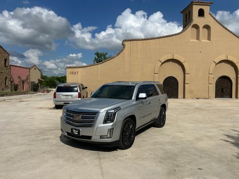 Used 2017 Cadillac Escalade 2WD Platinum image 16