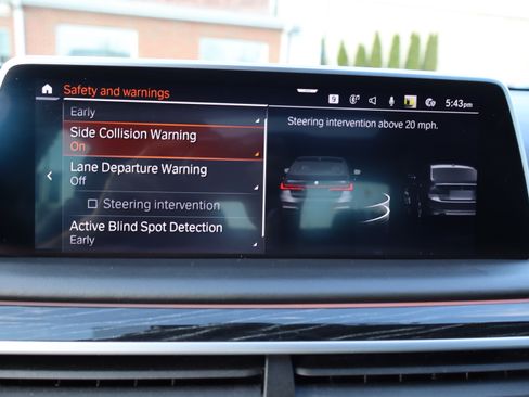 Used 2021 BMW 750i xDrive image 33