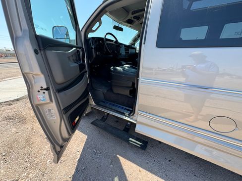 Used 2023 Chevrolet Express 2500 LT image 23