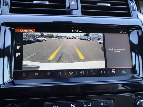 Used 2018 Land Rover Discovery HSE image 30