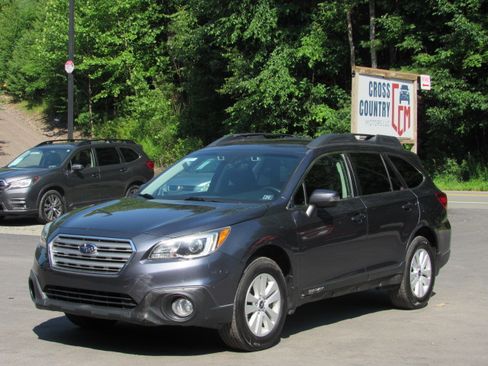 Used 2017 Subaru Outback 2.5i Premium AWD/4WD image 1