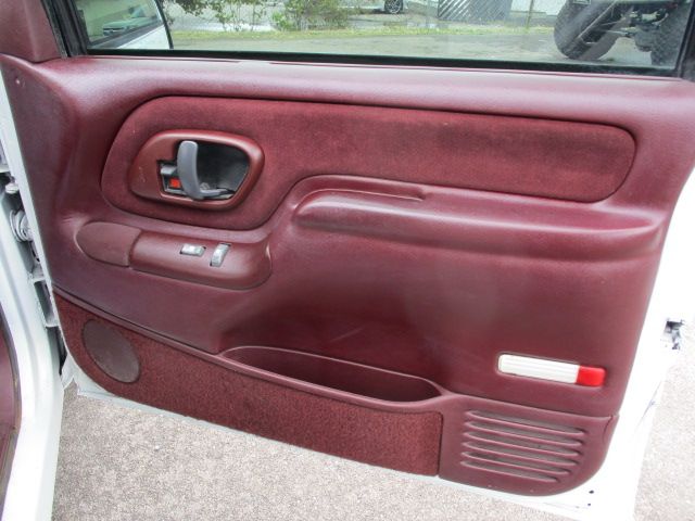Used 1995 Chevrolet Silverado 1500 2WD Regular Cab image 20