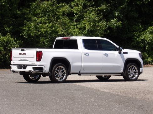 Used 2026 GMC Sierra 1500 4x4 Crew Cab Denali image 9