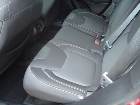 Used 2015 Jeep Cherokee Latitude image 11