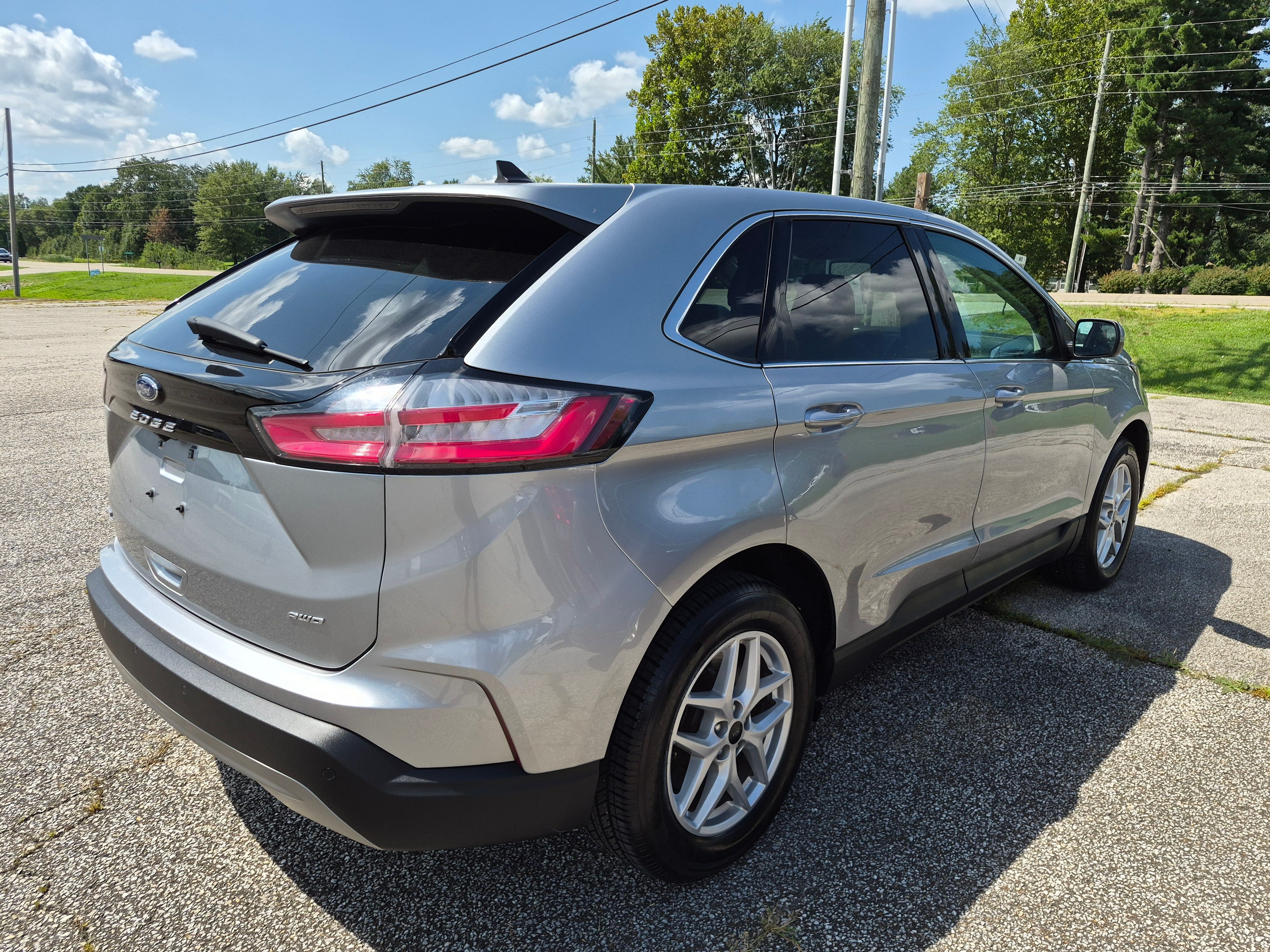 Used 2023 Ford Edge AWD image 3