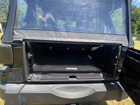 Used 2017 Jeep Wrangler 4WD Unlimited Sport image 7